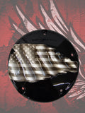 Zerfetzte Harley-Derby-Abdeckung mit amerikanischer Flagge