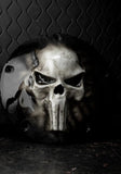 Punisher-Totenkopf, der sich durch die Flagge erstreckt Harley Derby Cover