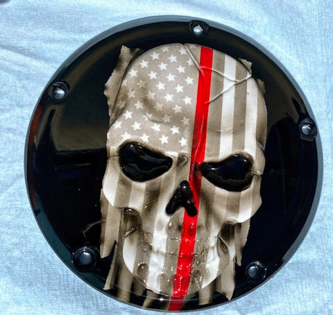 Harley-Totenkopf mit amerikanischer Flagge und Feuerwehrflagge