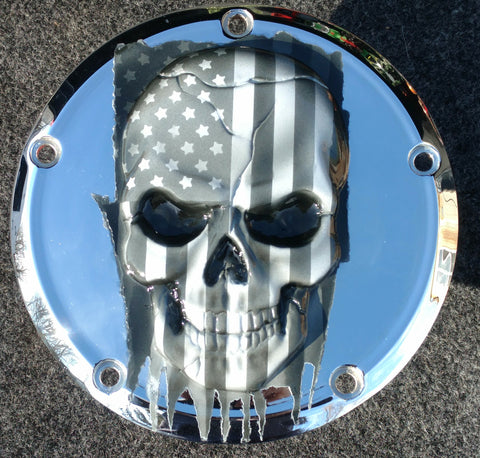 3D Totenkopf mit zerfetzter amerikanischer Flagge Chrom Harley Derby Cover
