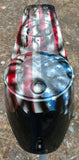 Harley Davidson POW-MIA-Tribut auf einer abgenutzten und zerfetzten Konsole mit amerikanischer Flagge