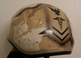 Harley-Helm „Wingman“ in Marineblau und HM2-Logo auf Wüstentarn